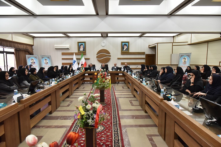 جشن میلاد حضرت فاطمه زهرا(س) و گرامیداشت مقام زن در آب منطقه ای اصفهان برگزار شد