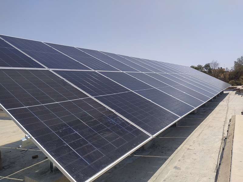 بهره‌برداری از نخستین نیروگاه خورشیدی هیبریدی شرکت آب منطقه‌ای اصفهان در دهه فجر